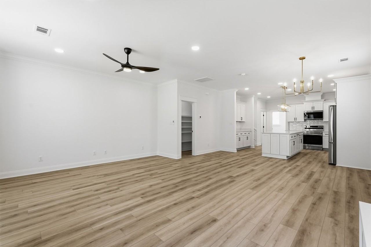 1205 E 34th St - Photo 5 of 34