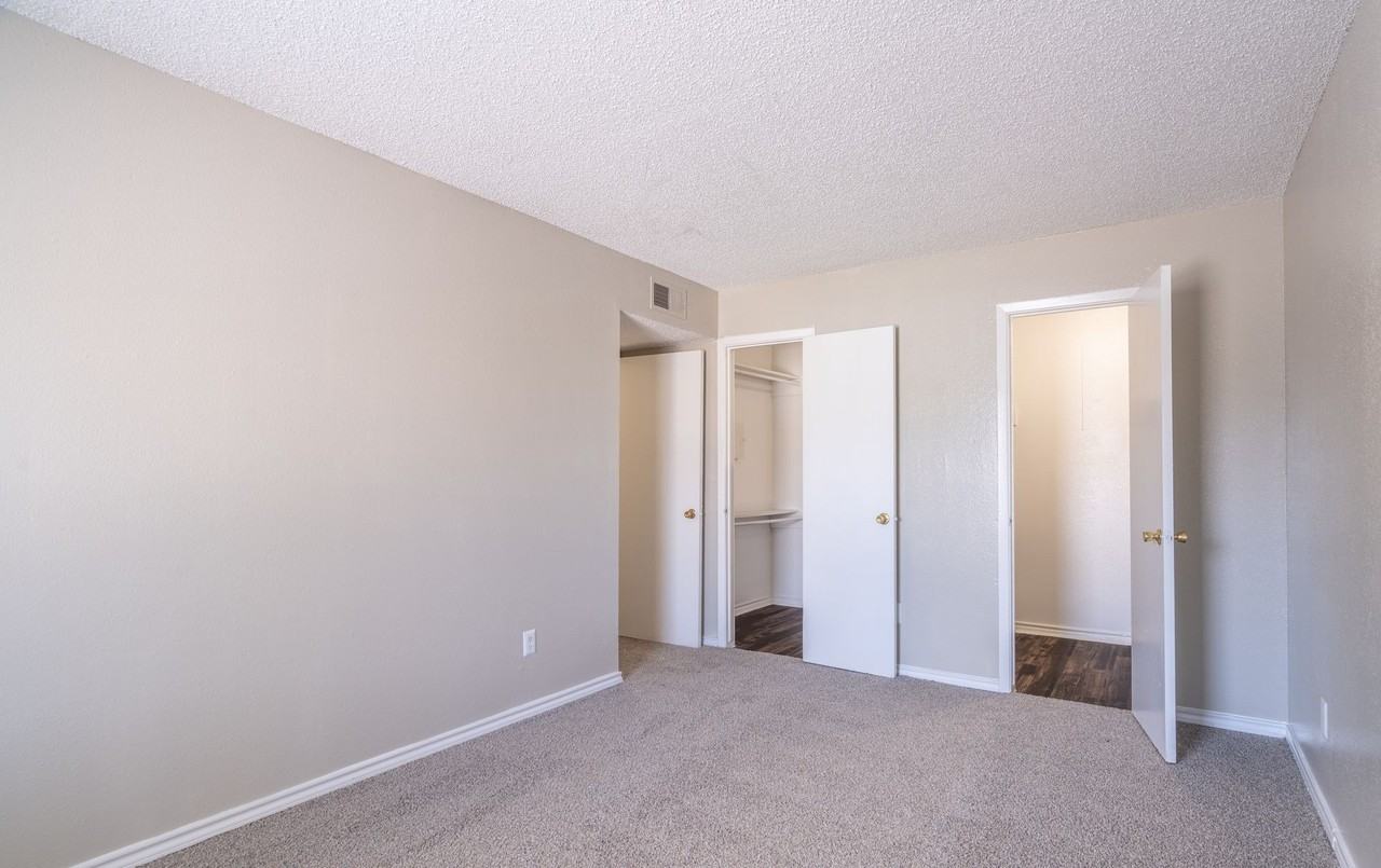 Albion Apartments - Photo 4 of 31