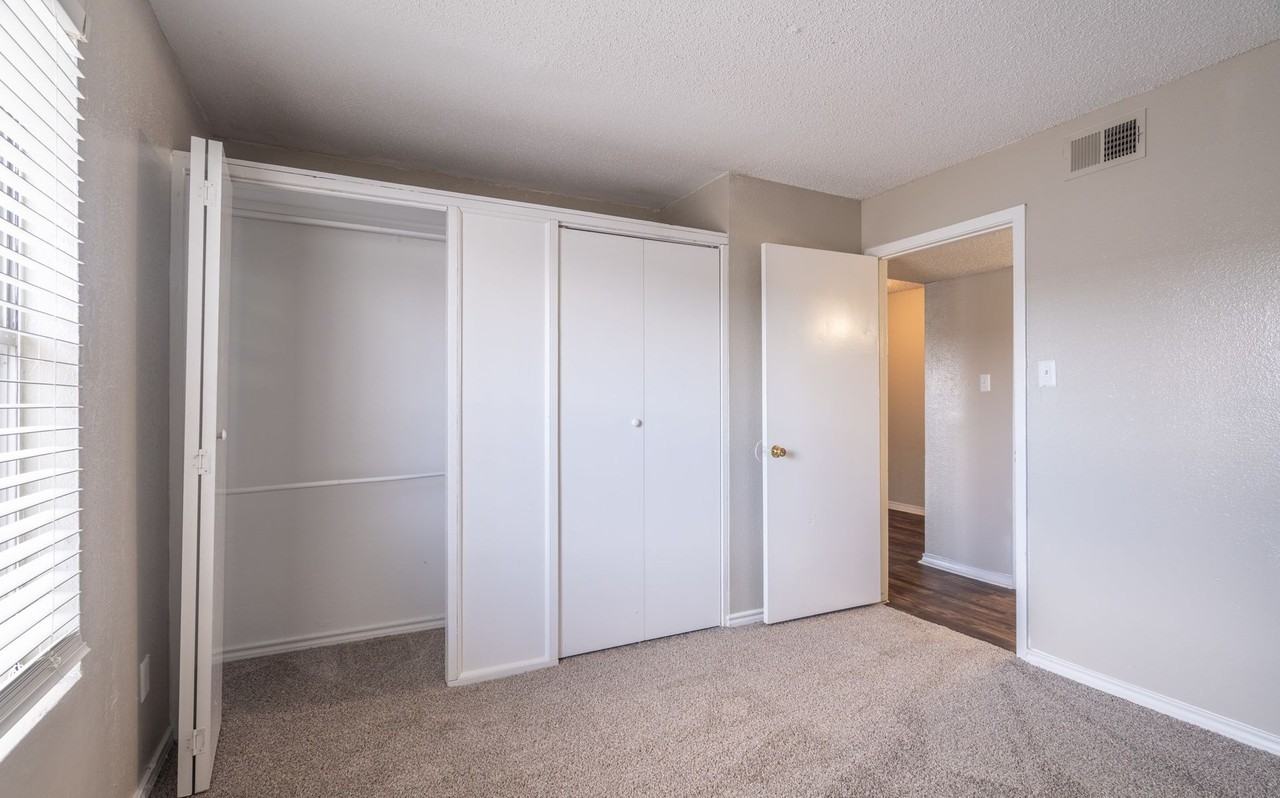 Albion Apartments - Photo 5 of 31