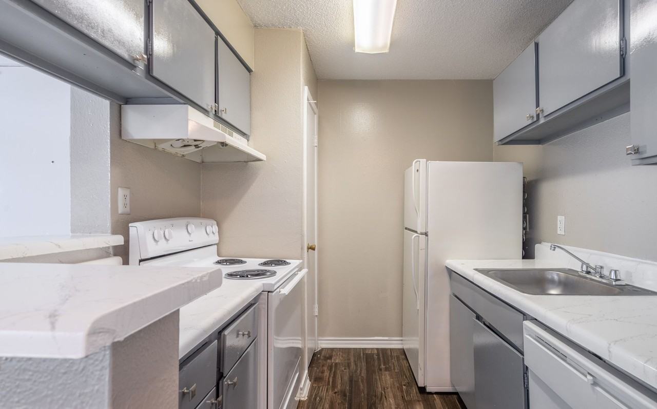 Albion Apartments - Photo 6 of 31