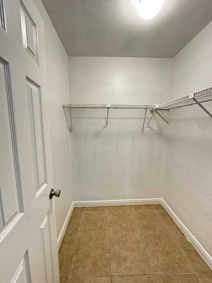 Breckenridge At Cityview Apartments - Photo 5 of 12