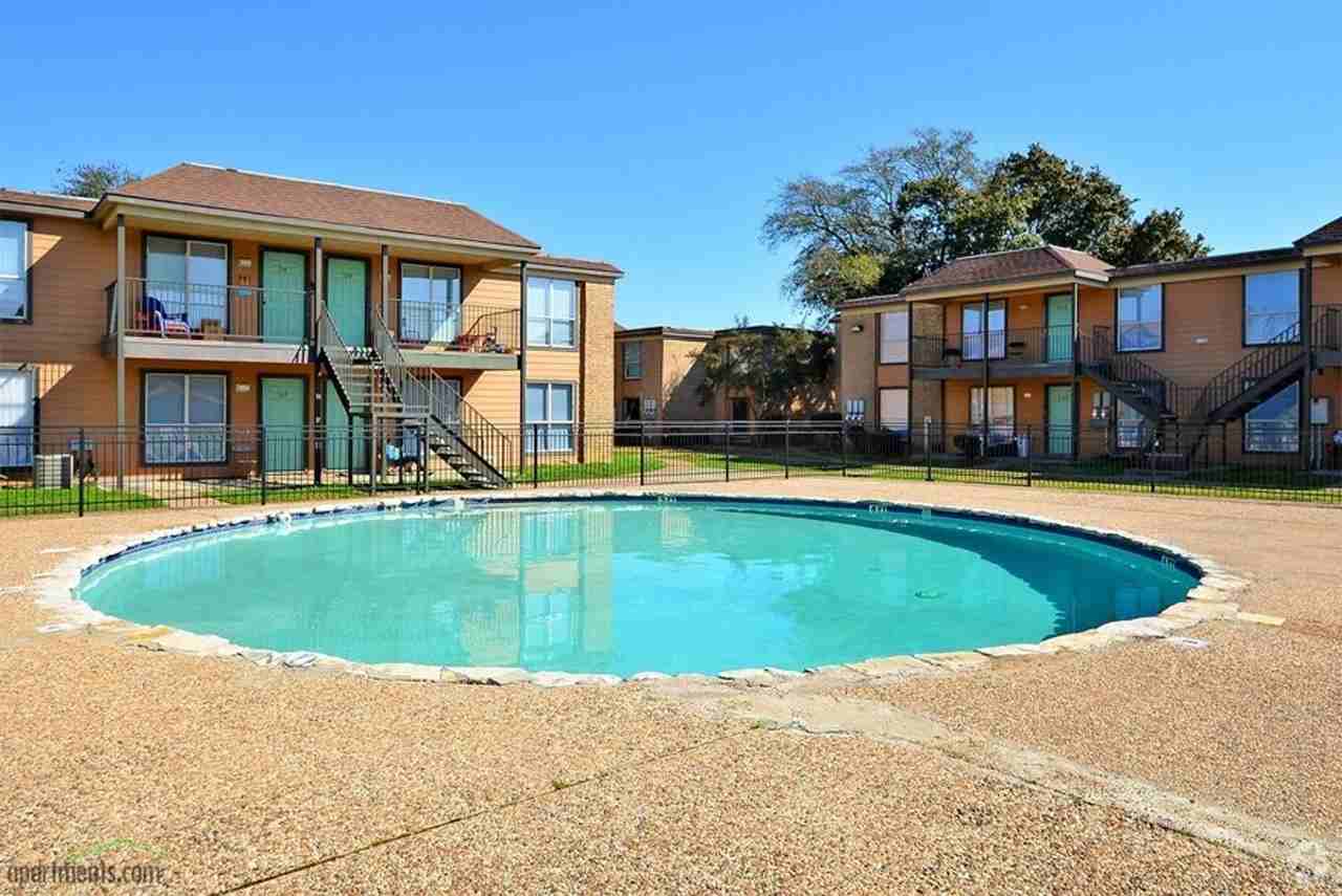Casa Rosa Apartments - Photo 2 of 15