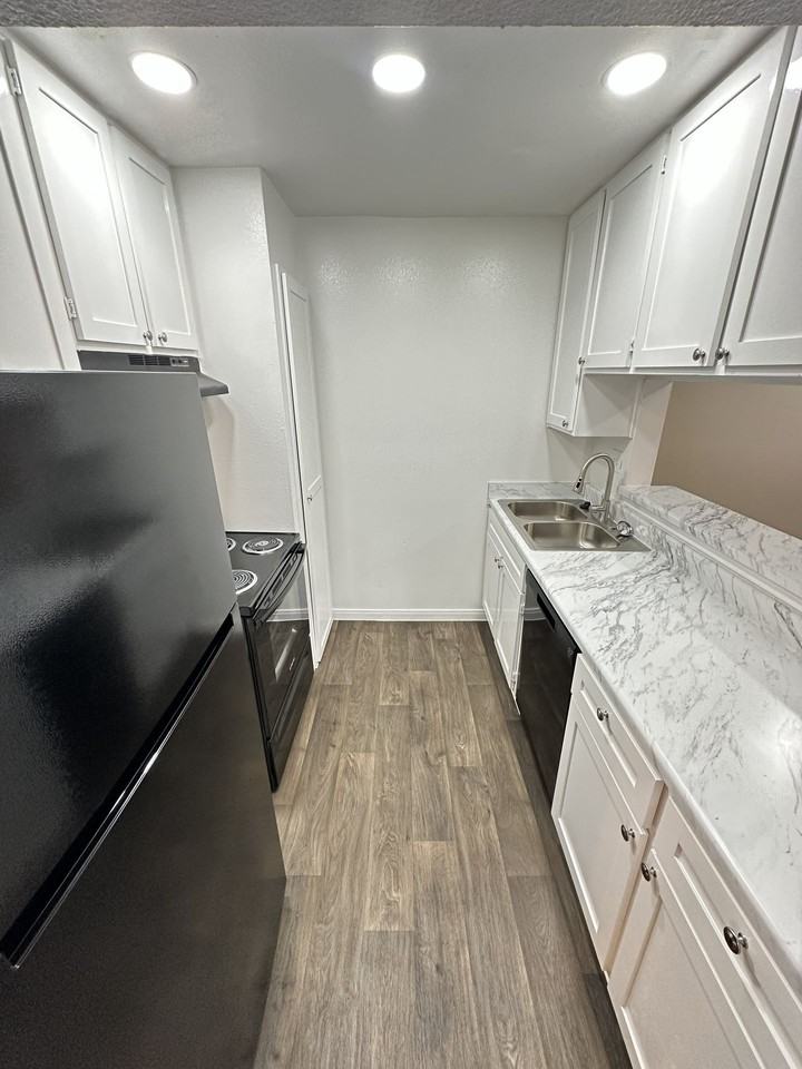 Casa Rosa Apartments - Photo 5 of 15