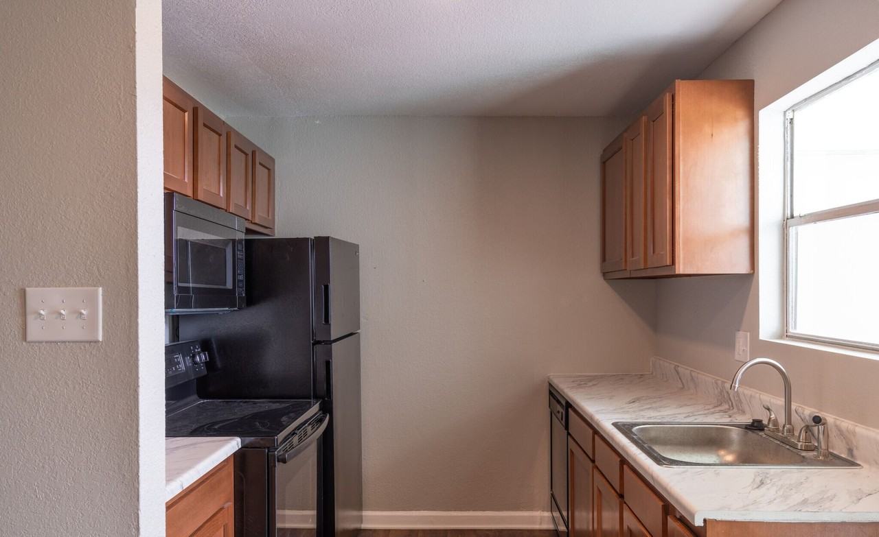 The Monaco Villas Apartments - Photo 5 of 19