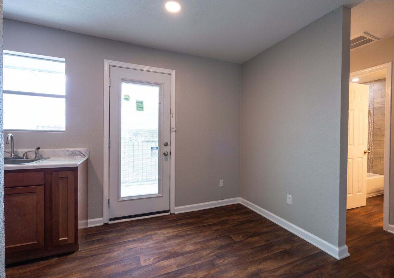 The Monaco Villas Apartments - Photo 7 of 19