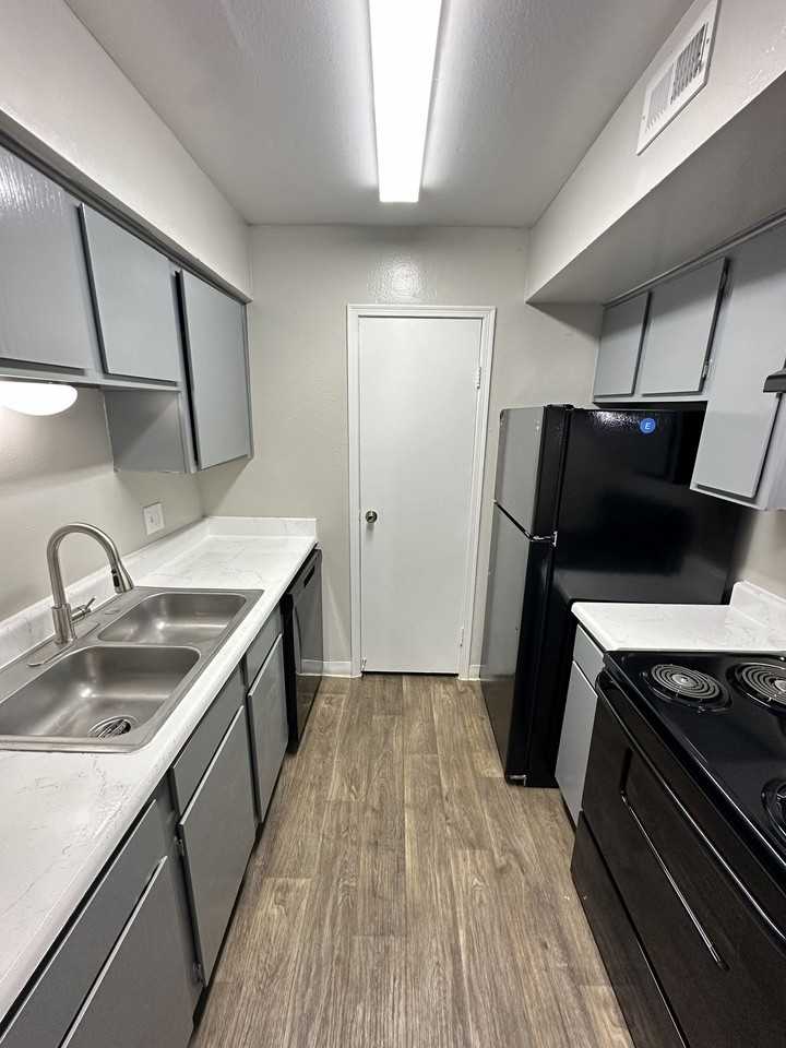 Serena Oaks Apartments - Photo 2 of 26