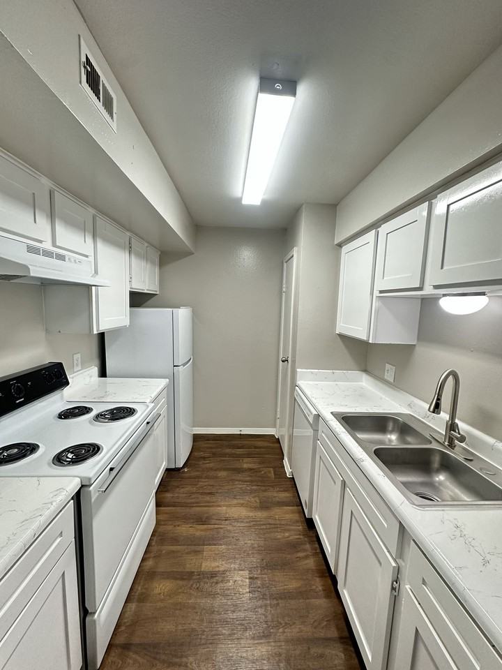 Serena Oaks Apartments - Photo 3 of 26