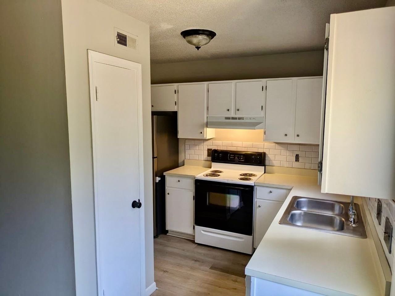 143 Montague Dr - Photo 3 of 18