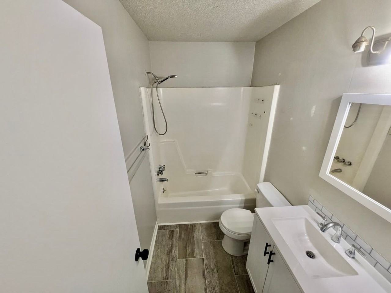 143 Montague Dr - Photo 4 of 18