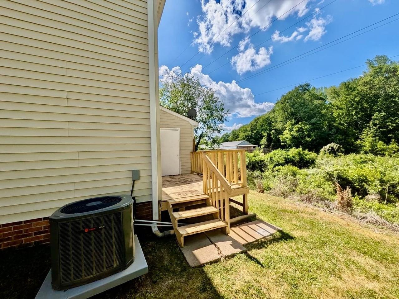 143 Montague Dr - Photo 5 of 18