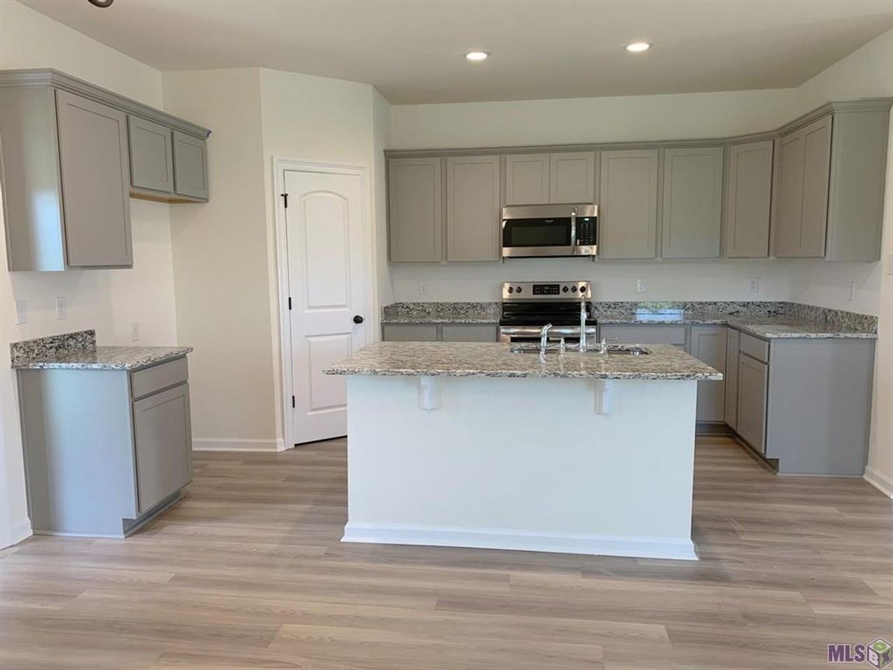 28219 Grand Marsh Ct - Photo 2 of 7