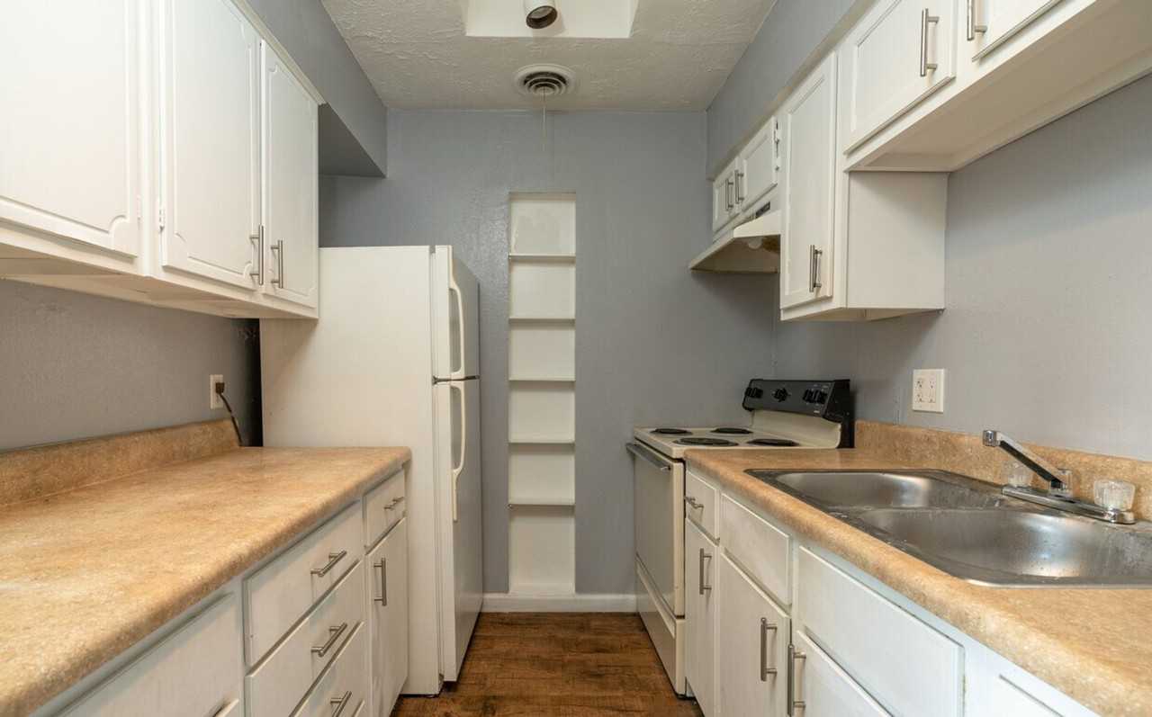 Orange Apartments - Photo 6 of 17
