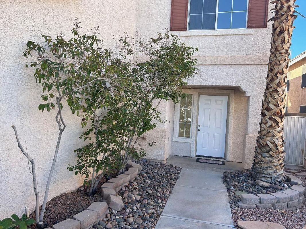 8997 Ivybridge St - Photo 2 of 17