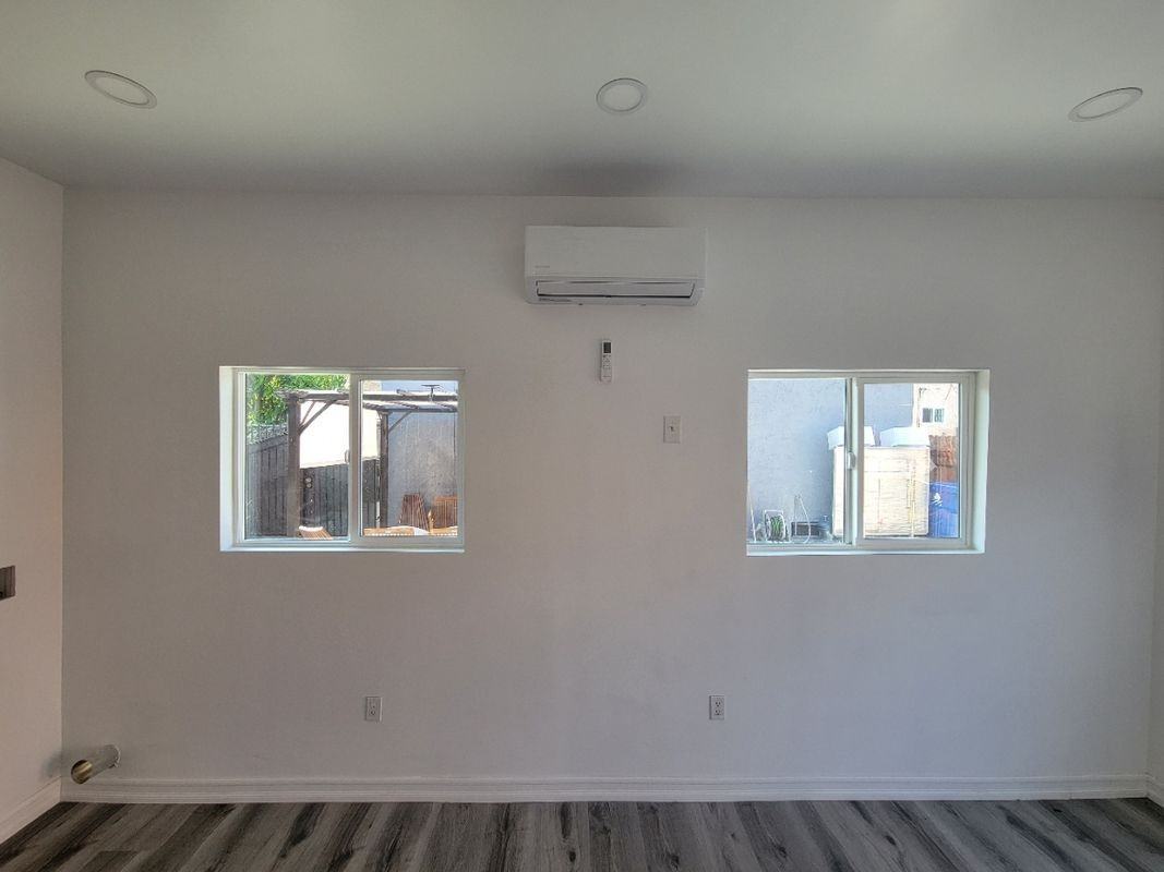 713 3/4 W 57th St - Photo 3 of 6