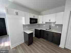 925 W 3rd St - Photo 1 of 1