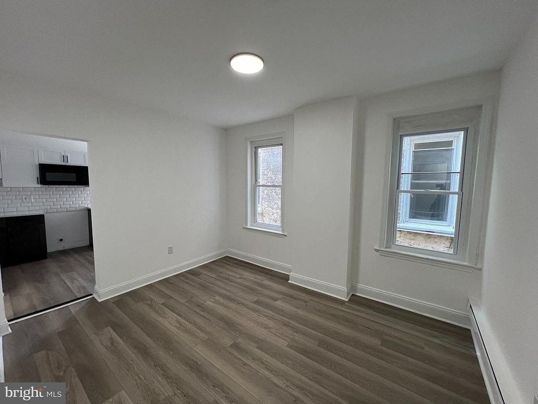 925 W 3rd St - Photo 3 of 16