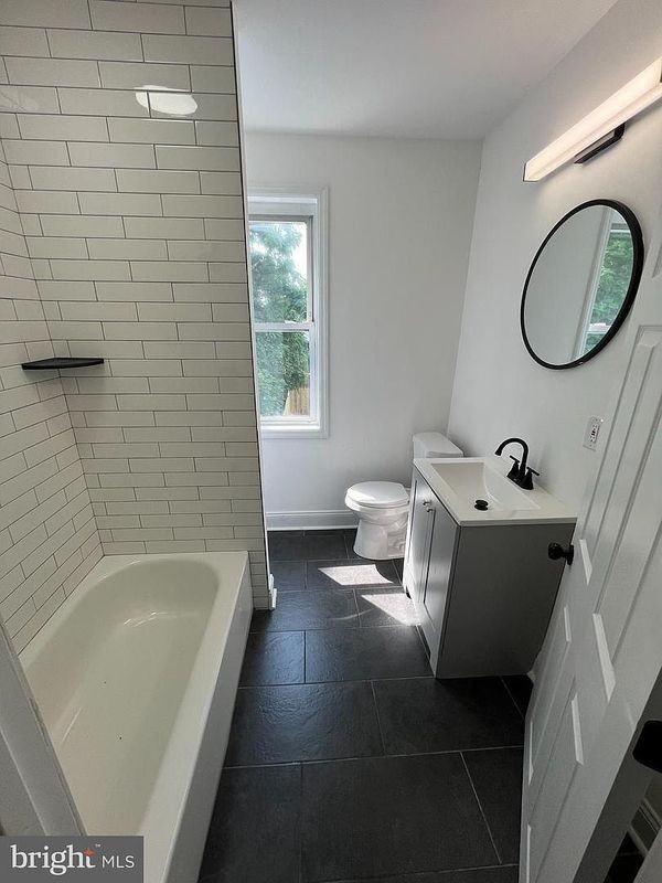 925 W 3rd St - Photo 6 of 16