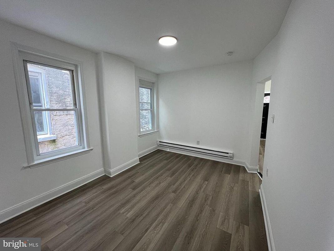 925 W 3rd St - Photo 7 of 16