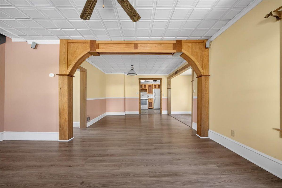 204 Saratoga Ave - Photo 4 of 25