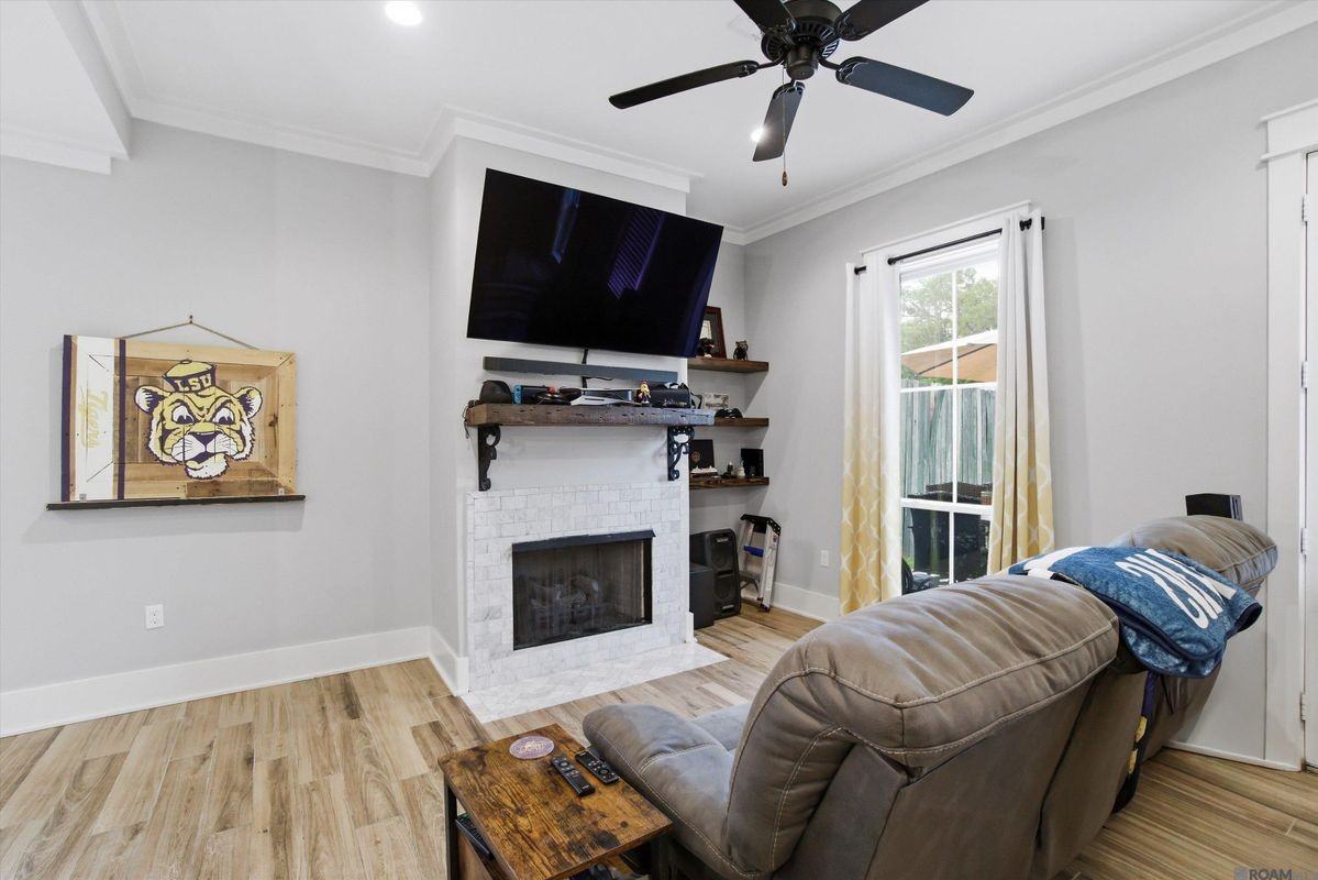 421 Saint Thomas Ln - Photo 3 of 20