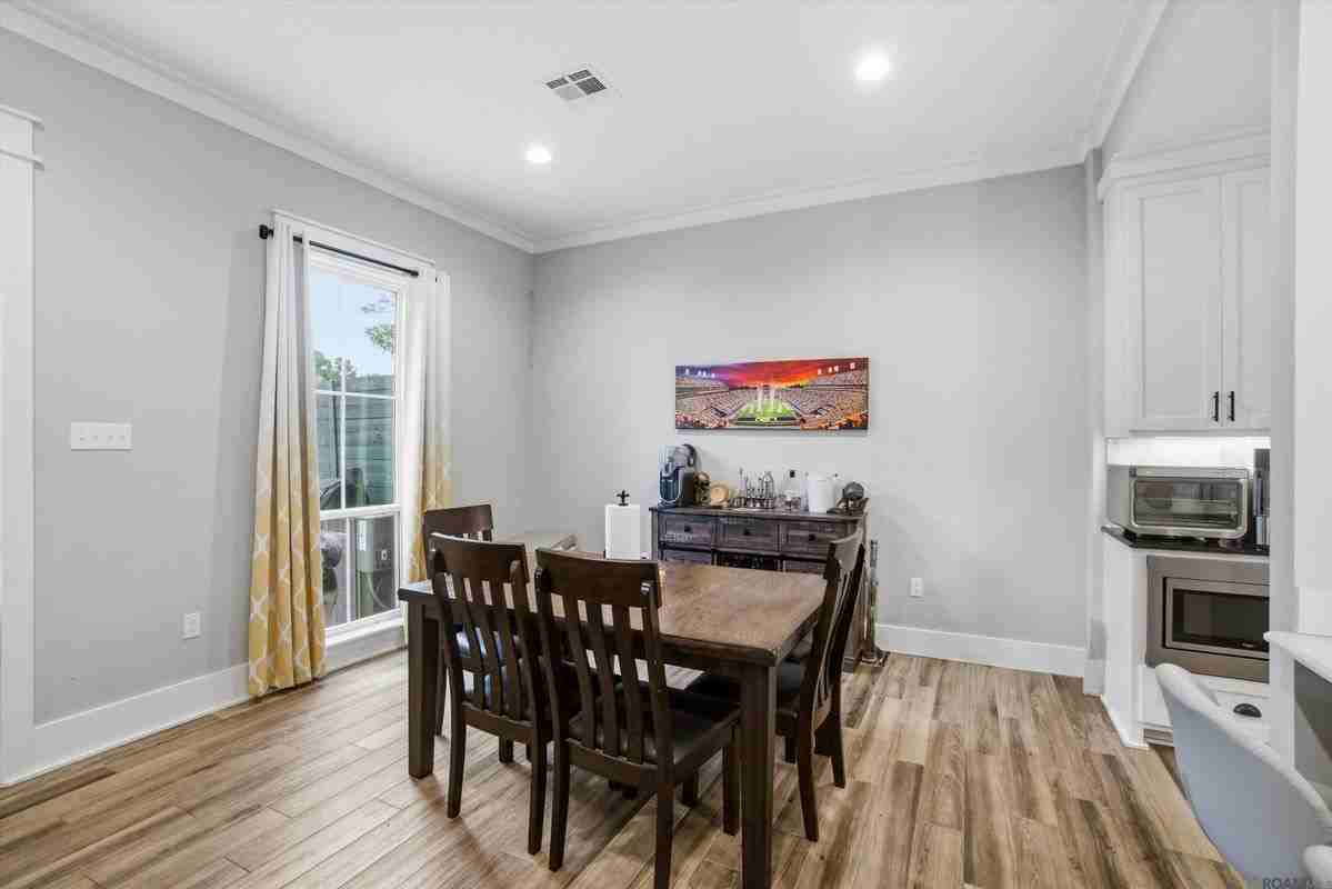 421 Saint Thomas Ln - Photo 4 of 20