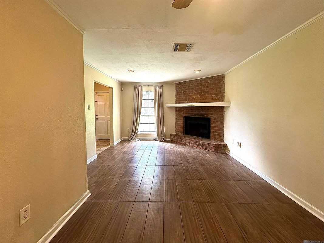15855 S Sunderland Ave - Photo 3 of 13