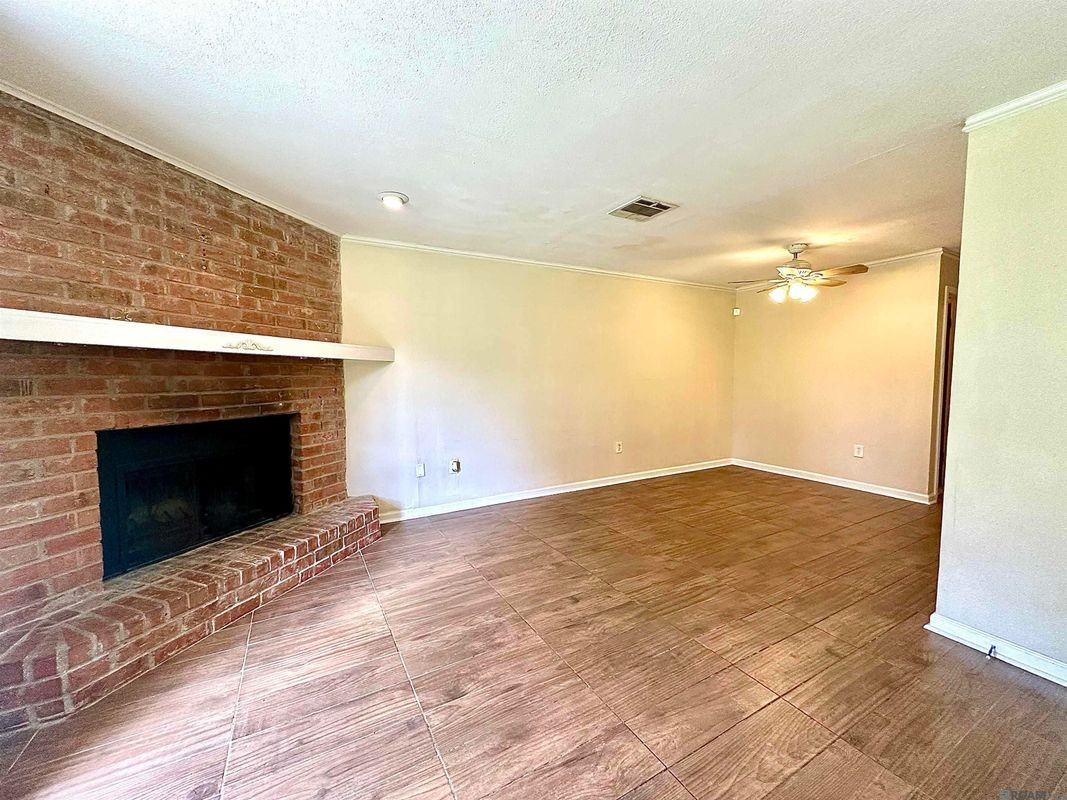 15855 S Sunderland Ave - Photo 4 of 13