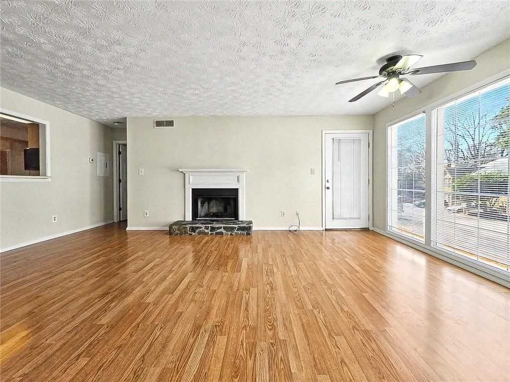 1702 Country Park Dr - Photo 5 of 36