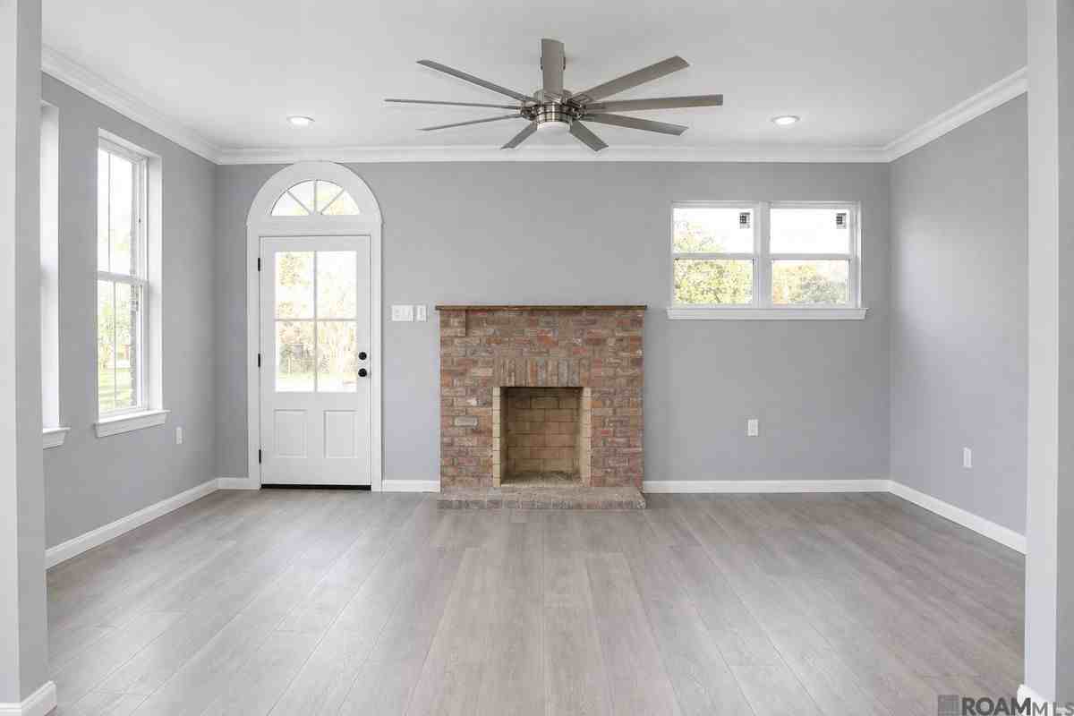 4809 Longfellow Dr - Photo 3 of 17
