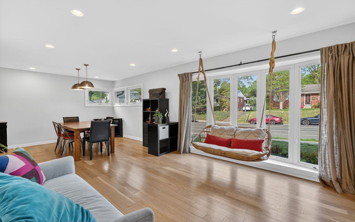 2015 N Woodstock St - Photo 2 of 3