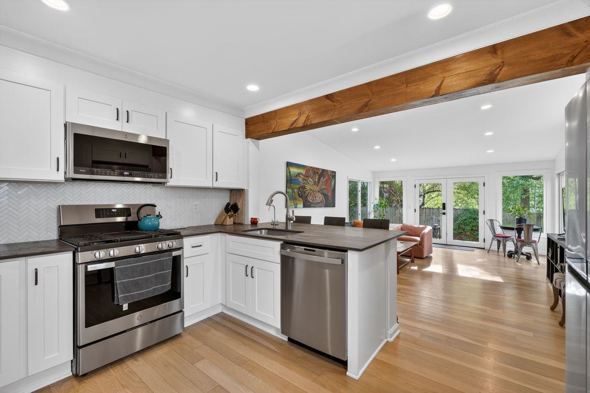 2015 N Woodstock St - Photo 3 of 3