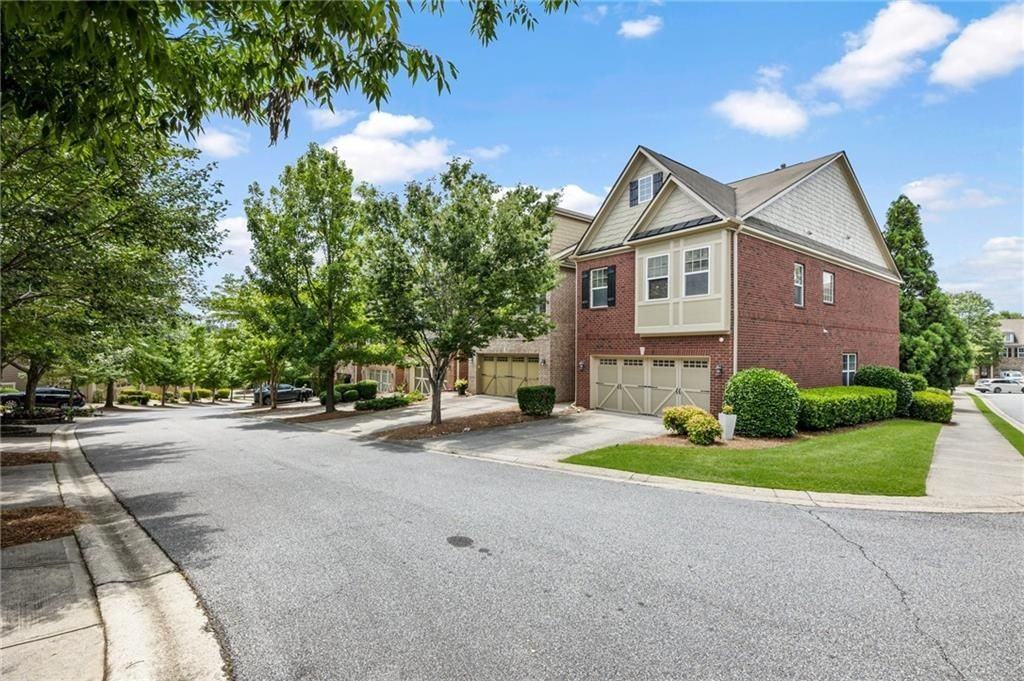 13294 Kemper Rd - Photo 2 of 42