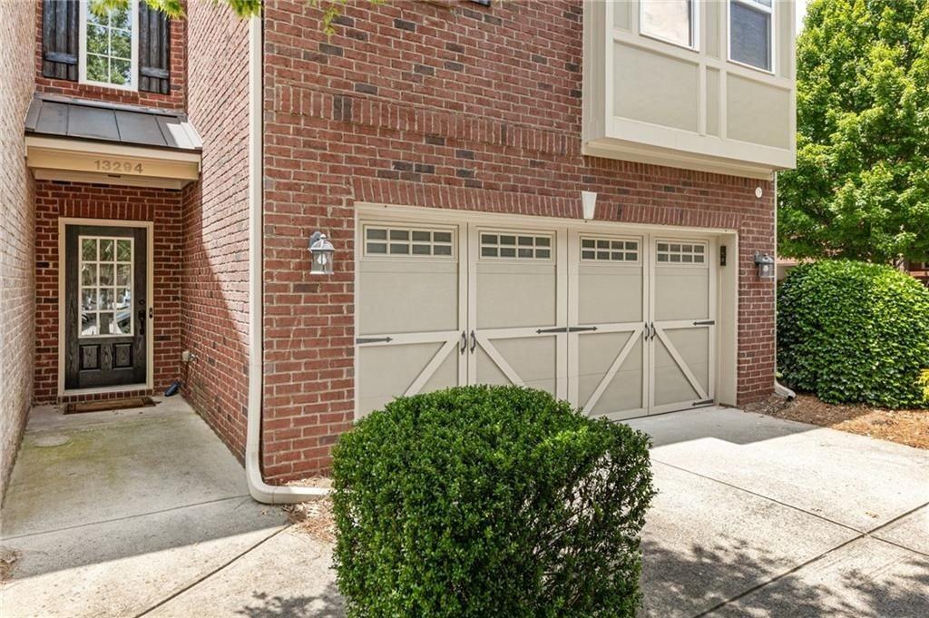13294 Kemper Rd - Photo 3 of 42