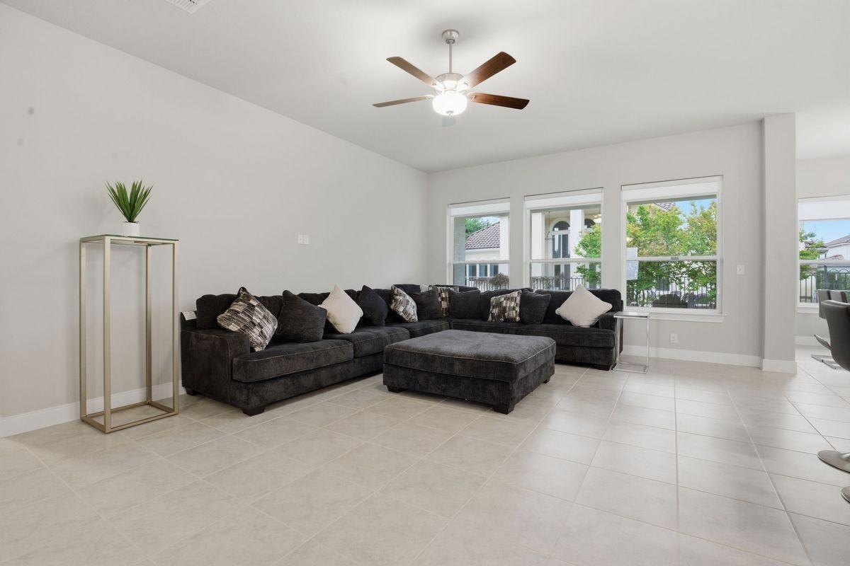 24710 Faraday - Photo 4 of 32