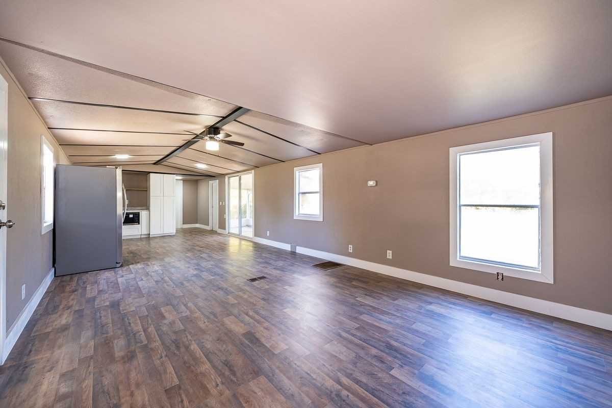 101 Caroline Ave - Photo 4 of 16