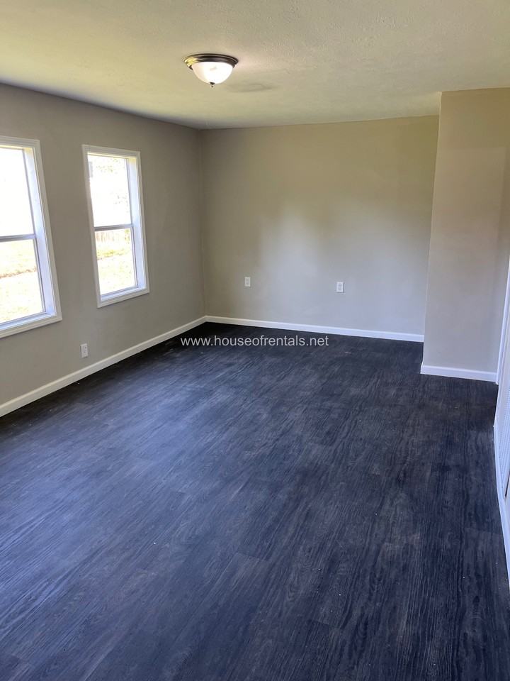 3 Court D - Photo 4 of 8