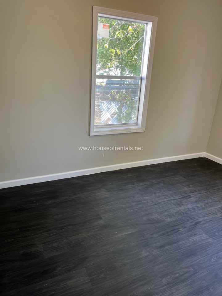 3 Court D - Photo 7 of 8