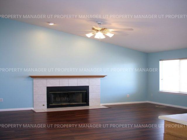 9881 S 3265 W - Photo 4 of 10