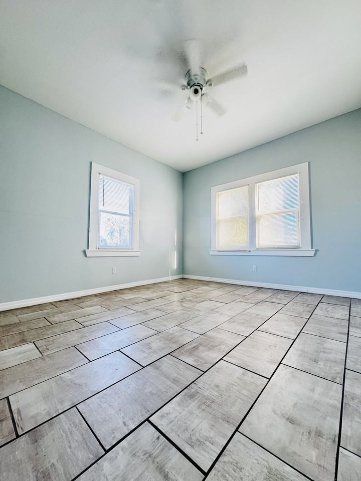 149 S Hollywood Avenue - Photo 7 of 32