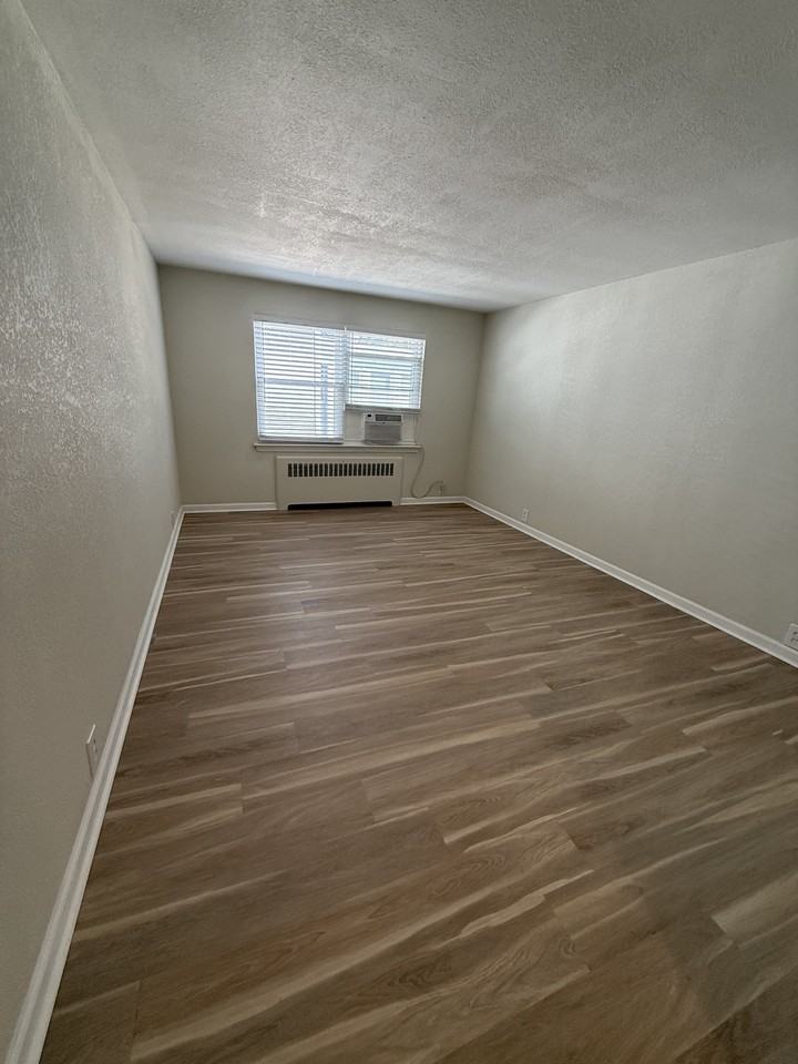 Princess Anne Rd W, 721 - Photo 4 of 6