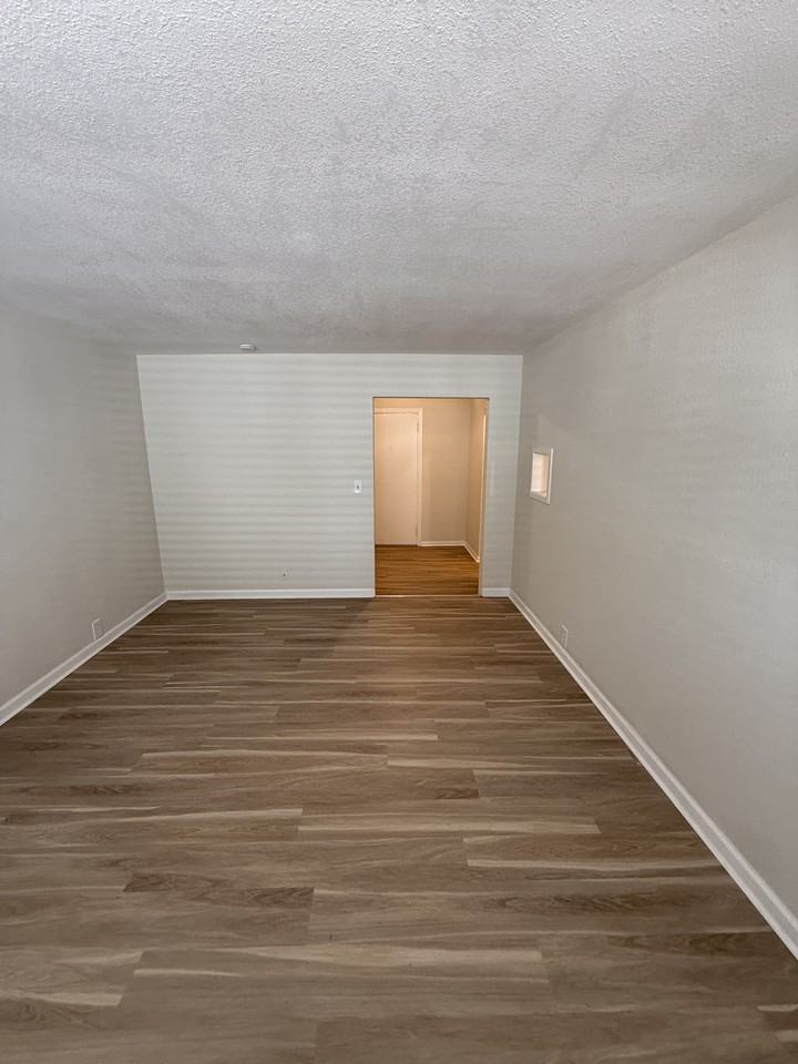 Princess Anne Rd W, 721 - Photo 5 of 6