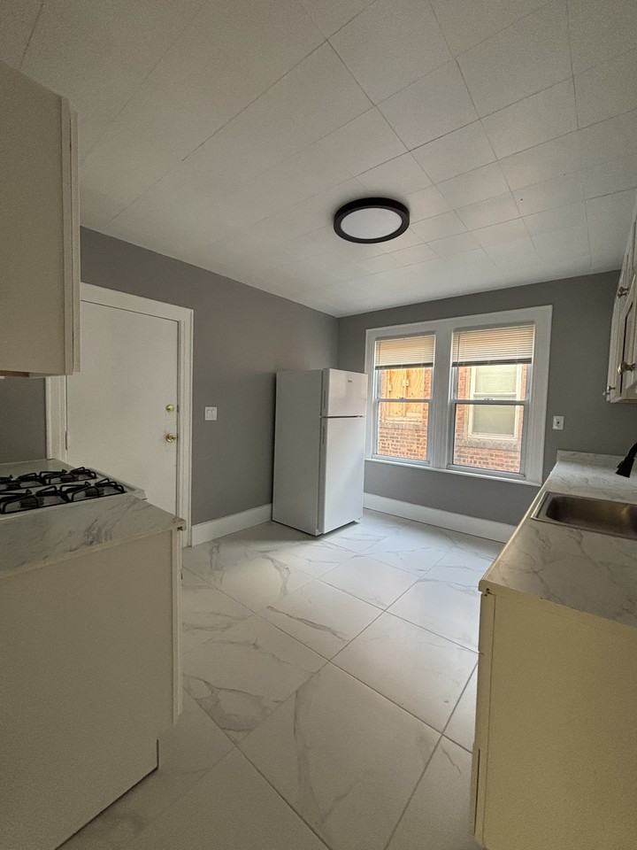 153 DOVER ST NEW HAVEN CT 06513 - Photo 2 of 8