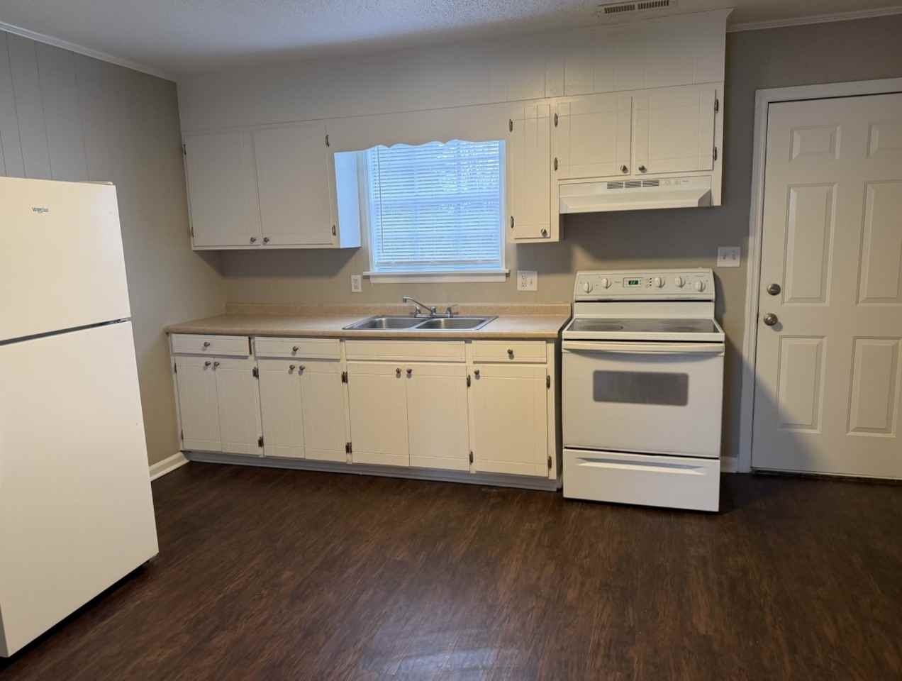 4005 Dalton Pike - Photo 2 of 8