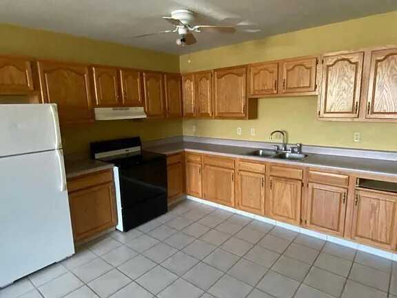 626 California Ave - Photo 2 of 8