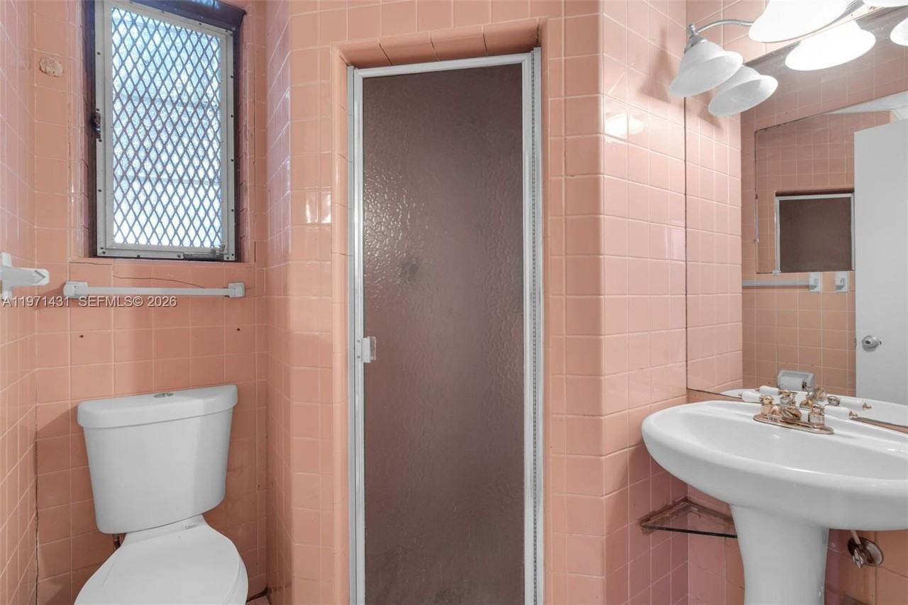 4582 Royal Palm Ave #NA - Photo 3 of 7