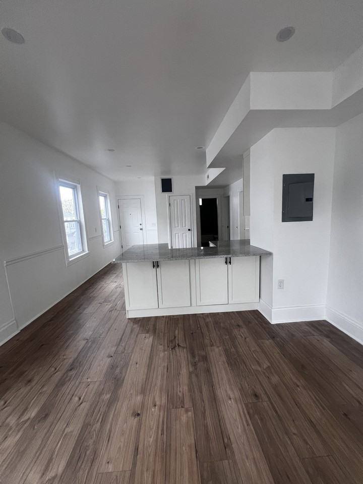 19 Reeves St #2 - Photo 5 of 14