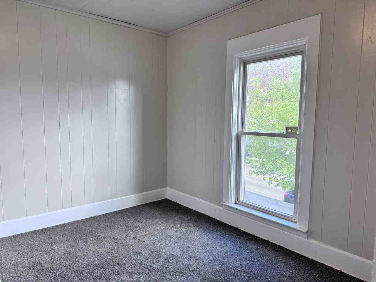 512 W Wisconsin St #1-2 - Photo 5 of 7