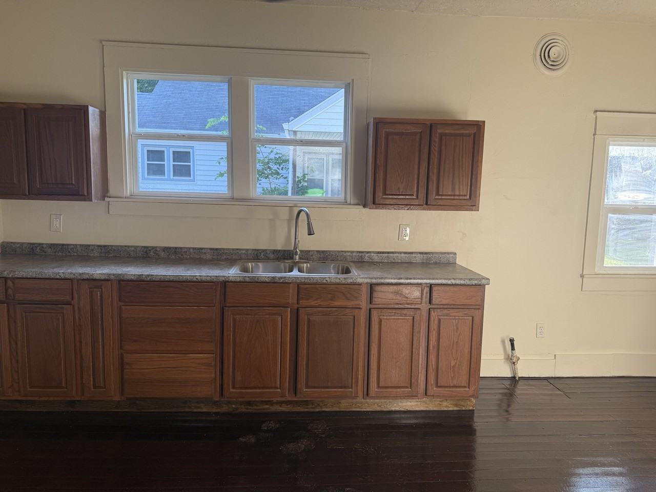 813 E Market St #NA - Photo 5 of 17