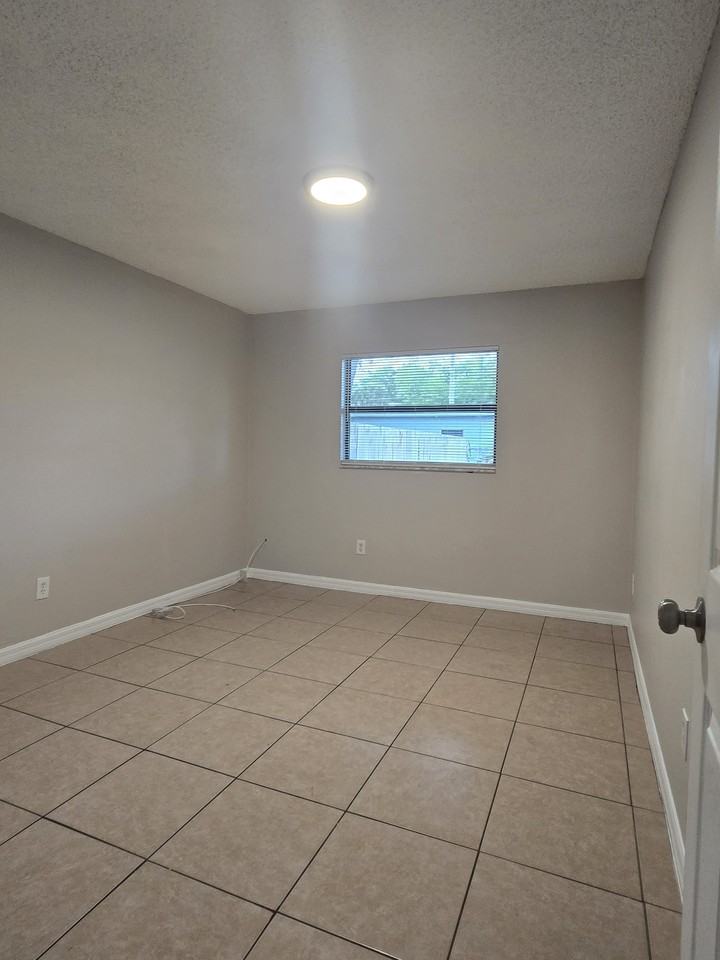 771 E Warren Ave #NA - Photo 7 of 11