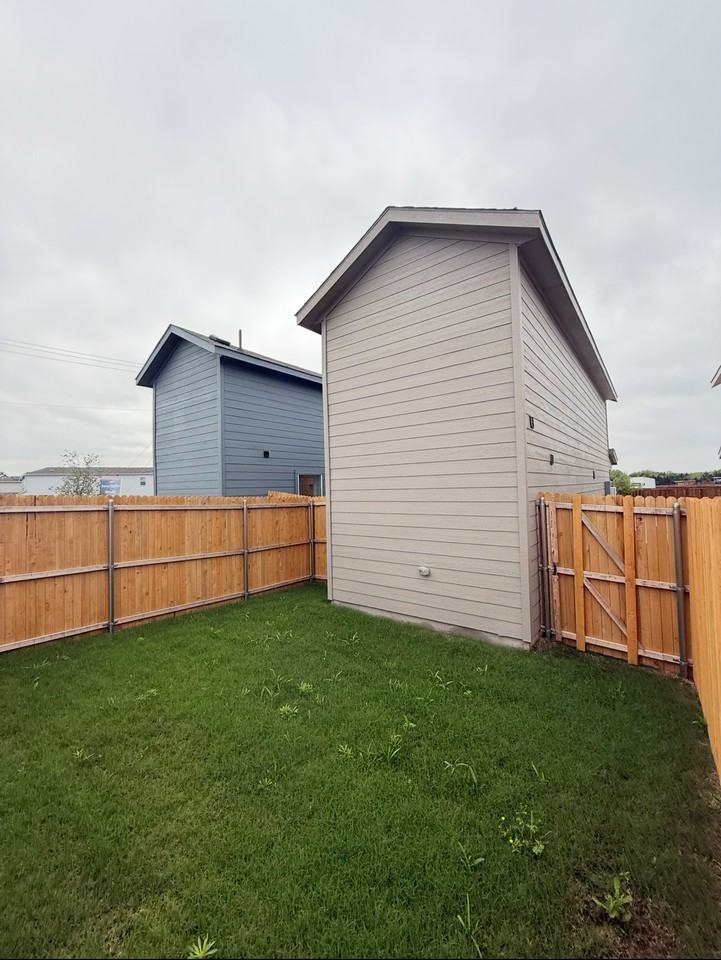 1002 Robin Hill Ln #NA - Photo 3 of 22
